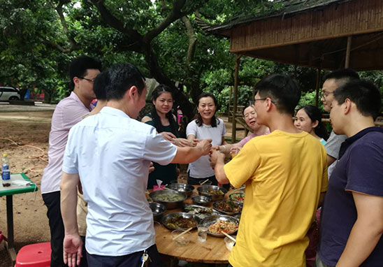 “挑战自我，凝聚实力，熔炼一流团队” 广东太阳GG检测户外拓展活动